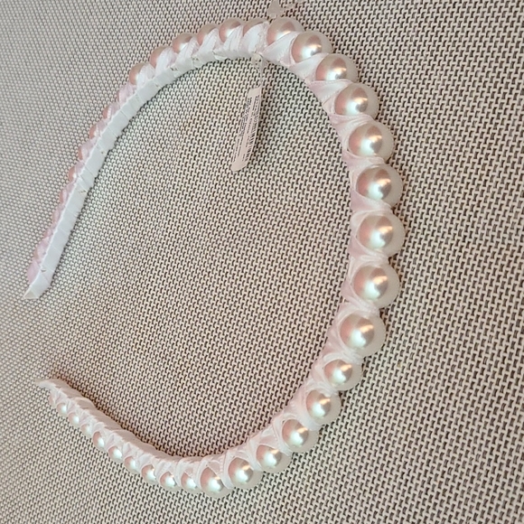 COPY - Classy elegant headband accented with pearls in a fabric wrapped design - Picture 2 of 6